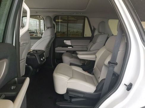Used 2025 Ford Expedition Active RWD image 14