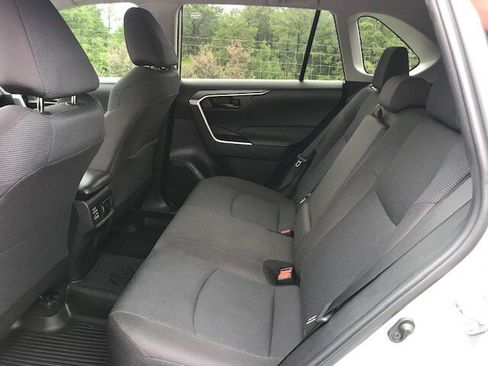 Used 2022 Toyota RAV4 LE FWD image 7