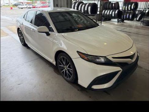 Used 2021 Toyota Camry SE image 1