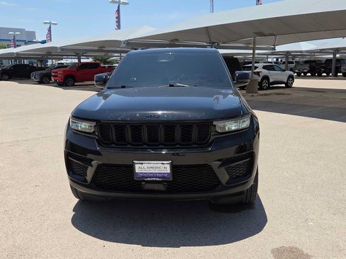 Used 2024 Jeep Grand Cherokee Altitude AWD/4WD image 3