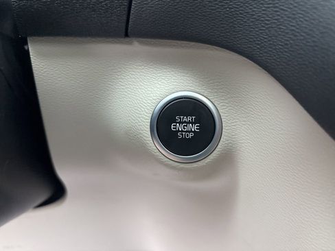 Certified 2023 Volvo XC40 B5 Plus w/ Driver Assist Package AWD/4WD image 24
