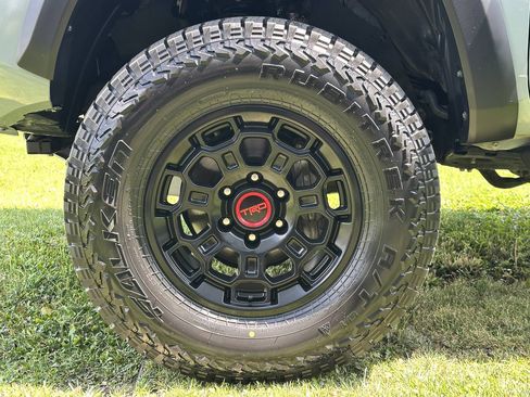 Used 2022 Toyota Tacoma TRD Off-Road w/ Technology Package AWD/4WD image 16