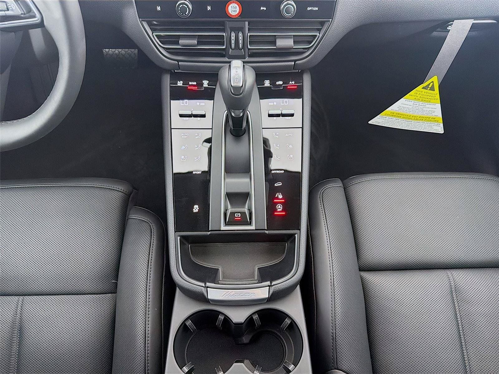 Used 2025 Porsche Macan AWD/4WD image 20