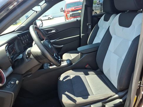 Used 2024 Chevrolet Trax RS w/ Driver Confidence Package FWD image 12