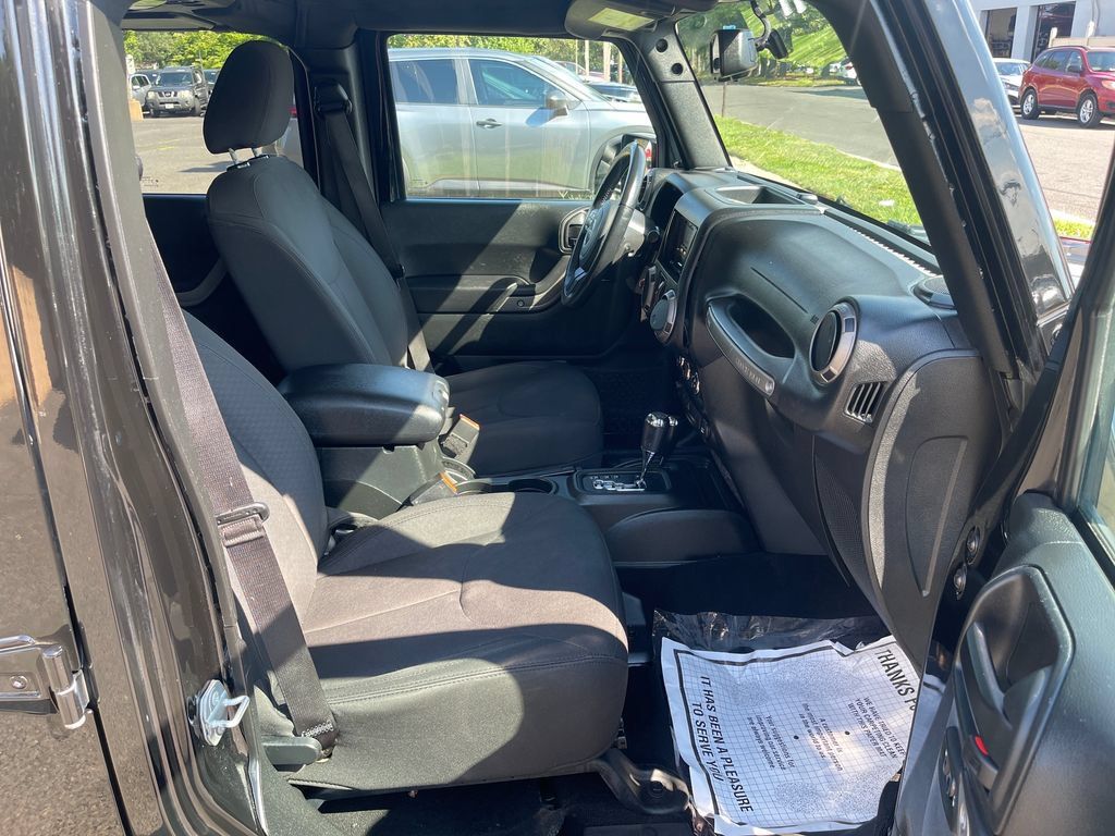 Used 2018 Jeep Wrangler Unlimited Sport S AWD/4WD image 18