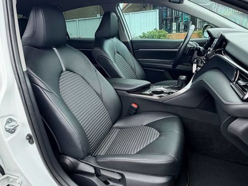 Used 2022 Toyota Camry SE w/ Carpet Mat Package (TMS) FWD image 18