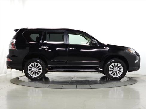 Used 2017 Lexus GX 460 image 9