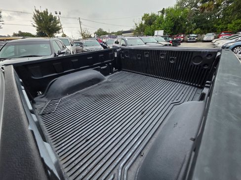 Used 2017 RAM 1500 Express RWD image 24