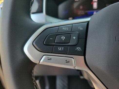 Used 2025 Volkswagen Taos SE image 18