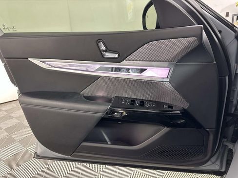 Used 2023 BMW 740i image 21