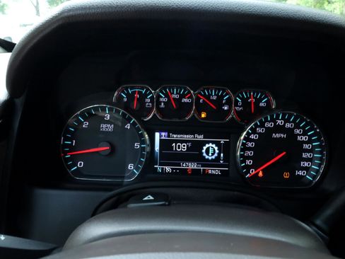 Used 2017 GMC Yukon SLT image 32