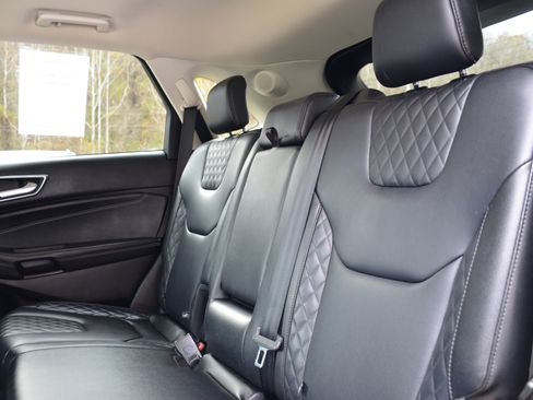 Used 2024 Ford Edge Titanium image 17