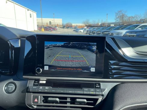 Used 2025 Toyota Camry LE image 17