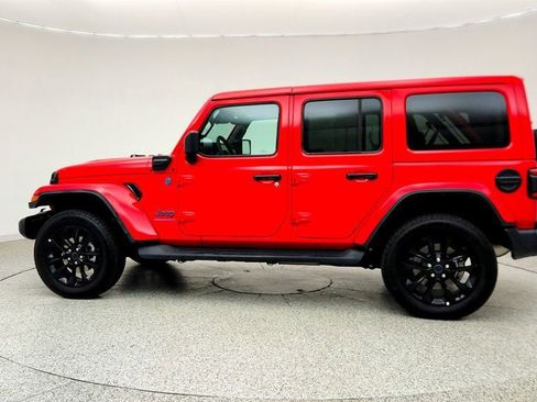 Used 2025 Jeep Wrangler Unlimited Sahara AWD/4WD image 8