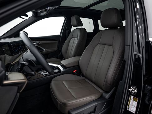 Certified 2025 Audi Q5 Premium w/ Convenience Package image 14