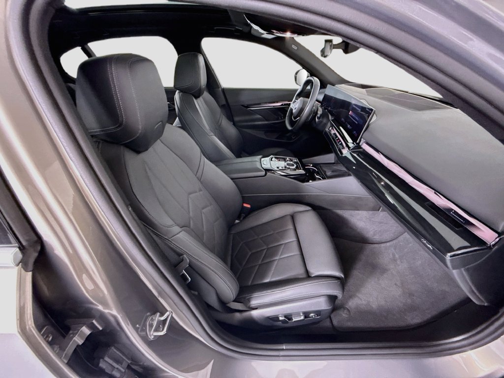 Used 2024 BMW 540i xDrive w/ Executive Package AWD/4WD image 20