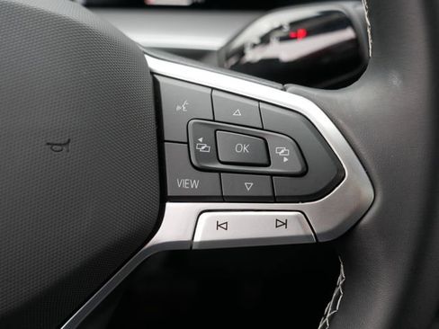 Used 2025 Volkswagen Tiguan SE image 26