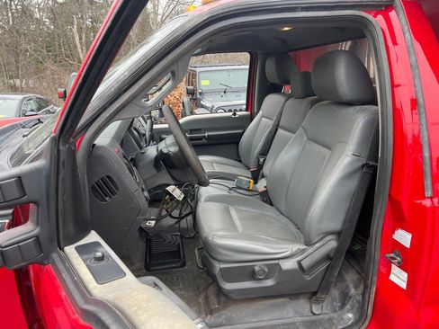 Used 2015 Ford F550 4x4 Regular Cab Super Duty image 29