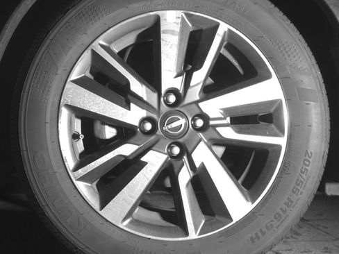 Used 2025 Nissan Versa SV image 12