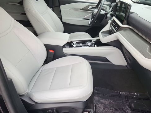 Used 2025 Ford Explorer Platinum w/ LUX Leather Package image 17