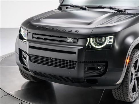 Used 2023 Land Rover Defender 110 SE image 9