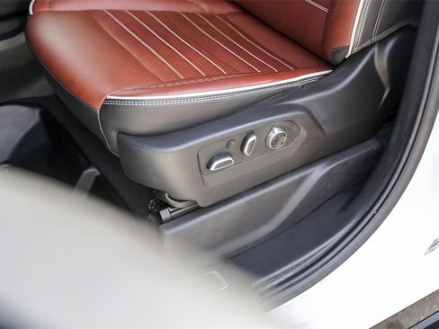 Used 2025 GMC Sierra 3500 Denali Ultimate image 11