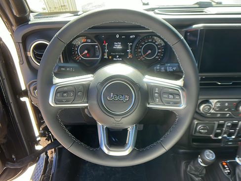 New 2026 Jeep Wrangler Unlimited Sahara AWD/4WD image 23
