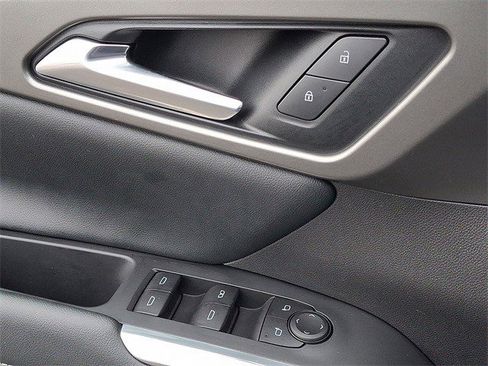 Certified 2025 Chevrolet Traverse LT image 28