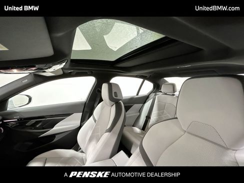 Used 2025 BMW 530i w/ Premium Package image 20