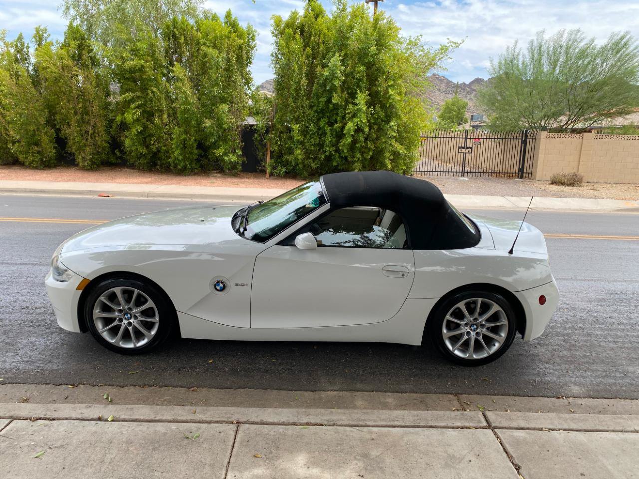 Used 2008 BMW Z4 3.0i RWD image 11