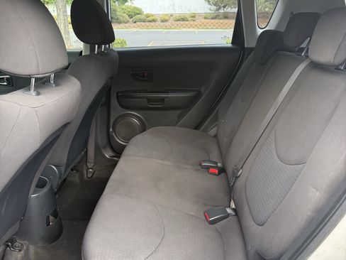 Used 2010 Kia Soul FWD image 11