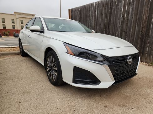 Used 2023 Nissan Altima 2.5 SV AWD/4WD image 1