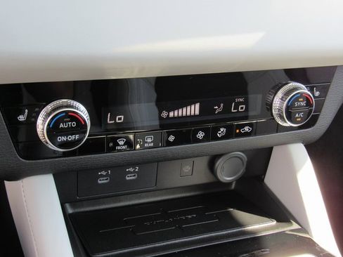 New 2025 Mitsubishi Outlander SE image 20