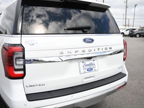 Used 2024 Ford Expedition Max Limited image 11