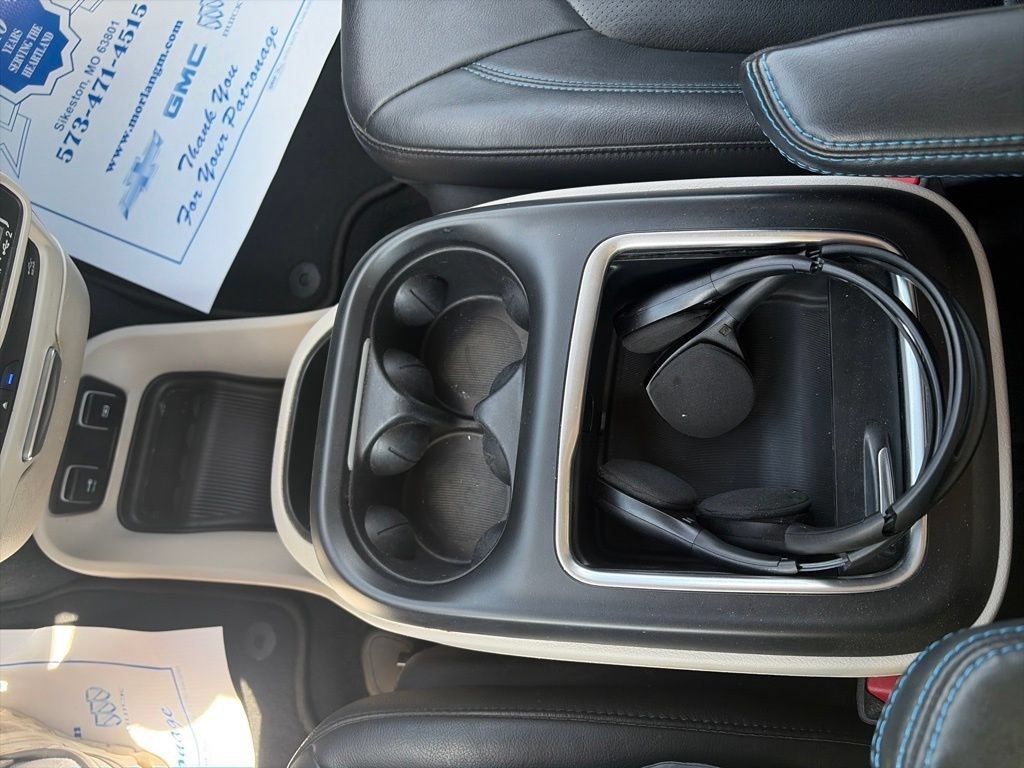 Used 2021 Chrysler Pacifica Touring-L w/ Uconnect Theater Family Group FWD image 25