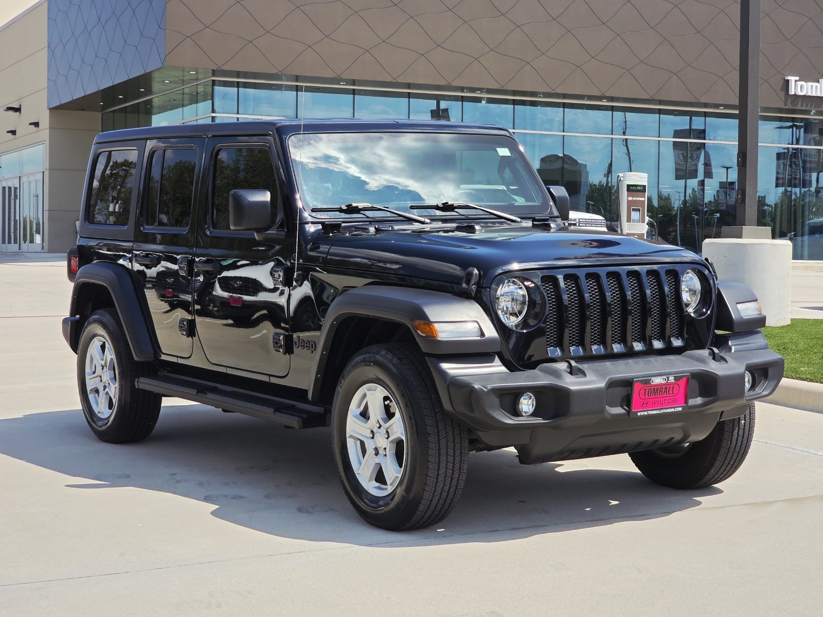Used 2022 Jeep Wrangler Unlimited Sport AWD/4WD image 3