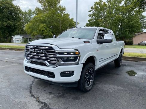 Used 2025 RAM 2500 Limited AWD/4WD image 3