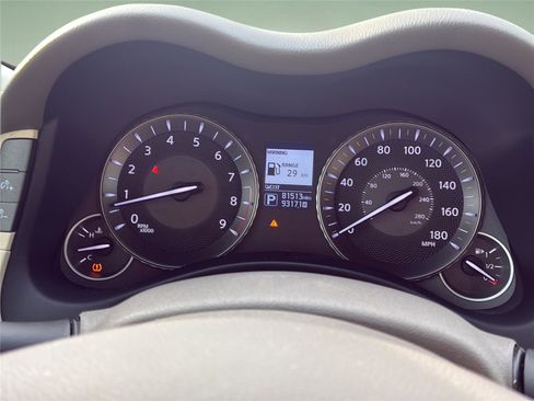 Used 2017 INFINITI Q70 L 3.7 image 20