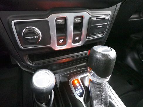 Used 2018 Jeep Wrangler Sport image 20