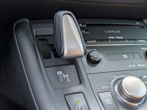 Used 2014 Lexus CT 200h FWD image 31