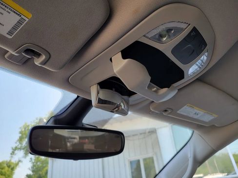 Used 2021 Chrysler Voyager LX image 33