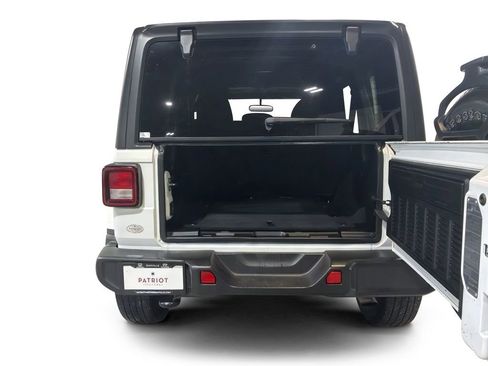 Used 2021 Jeep Wrangler Unlimited Sahara AWD/4WD image 8