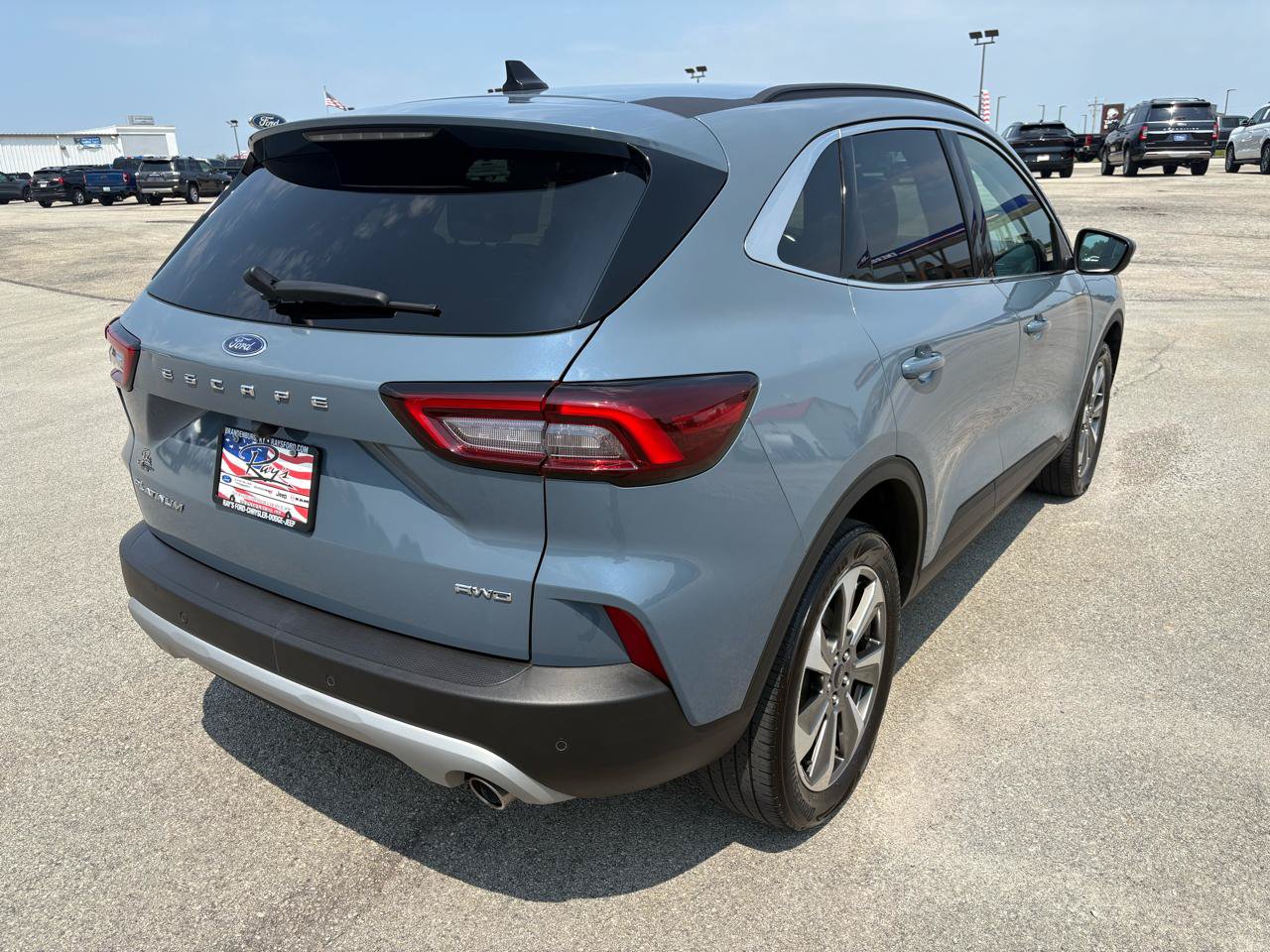 Used 2024 Ford Escape Platinum AWD/4WD image 3