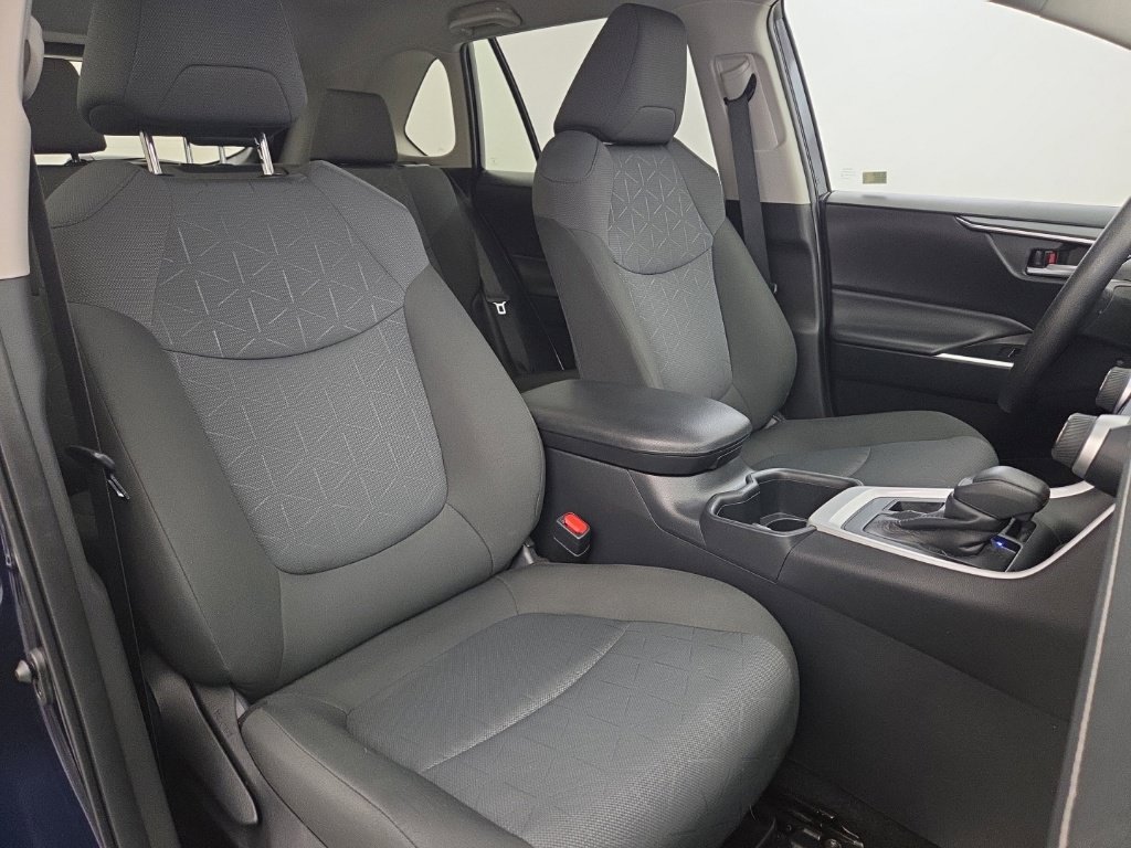 Used 2025 Toyota RAV4 XLE AWD/4WD image 17