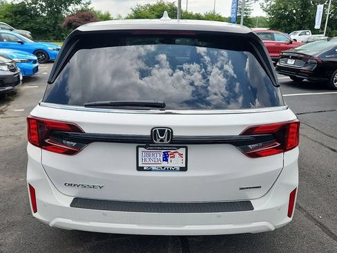 New 2026 Honda Odyssey Touring image 5