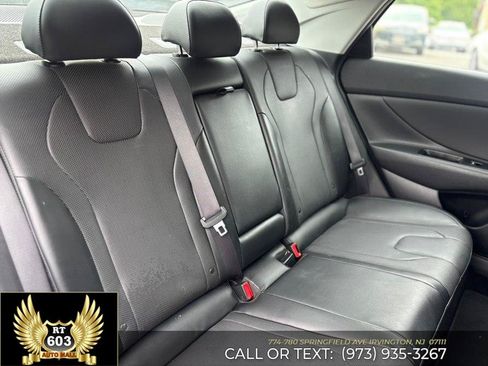 Used 2021 Hyundai Elantra Limited FWD image 15