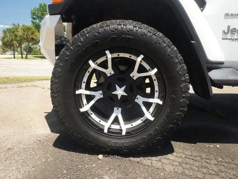 Used 2018 Jeep Wrangler Unlimited Sahara AWD/4WD image 20