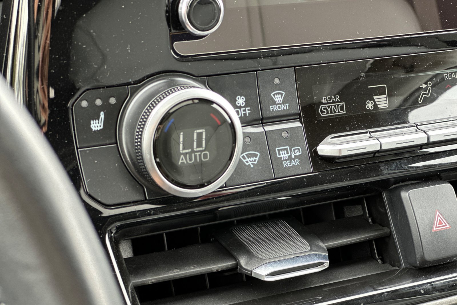 Used 2025 Toyota Highlander XLE AWD/4WD image 30
