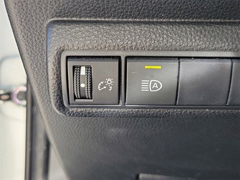 Used 2021 Toyota Corolla LE image 29