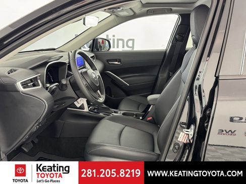 Certified 2025 Toyota Corolla Cross XLE image 15